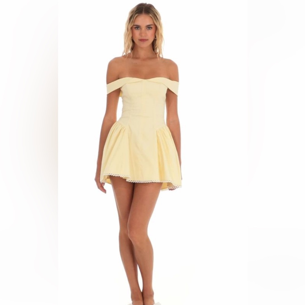 Lucy in the Sky Off Shoulder Fit and Flare Dress in Yellow size Large